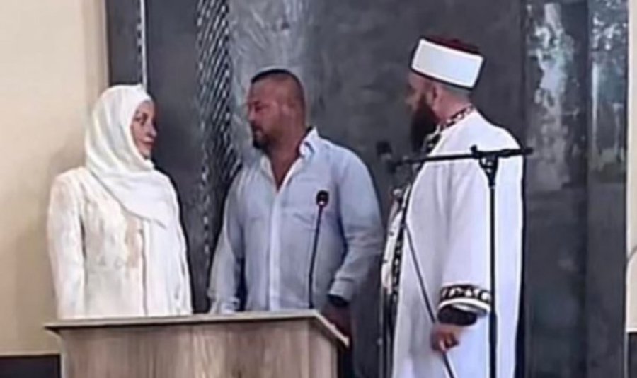 Mërgimtari i Tik Tokut e konvertoi gruan gjermane në myslimane, sot e marton në xhami