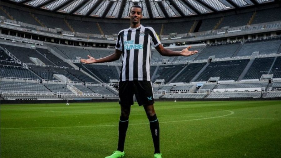 Zyrtare: Alexander Isak transferohet te Newcastle, bëhet lojtari më i shtrenjtë në histori të klubit