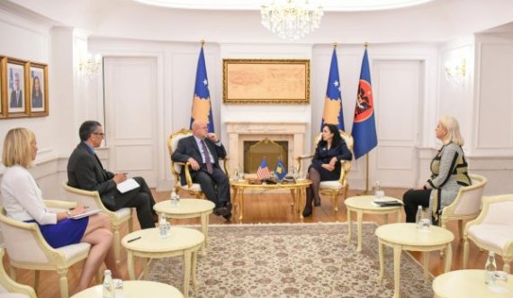 Presidentja Osmani takohet me ambasadorin Hovenier, diskutojnë për çështjen e sigurisë dhe energjisë