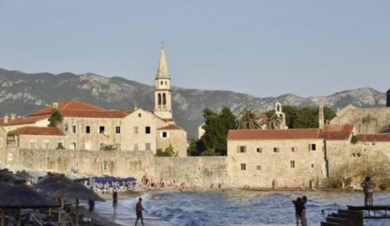 Helmim masiv në Budva, turistët përfundojnë në spital pasi hëngrën në një restorant