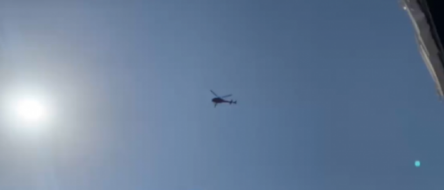 Dasmë përrallash shqiptare, nusja merret me helikopter, qyteti mbulohet me petale trëndafilash 