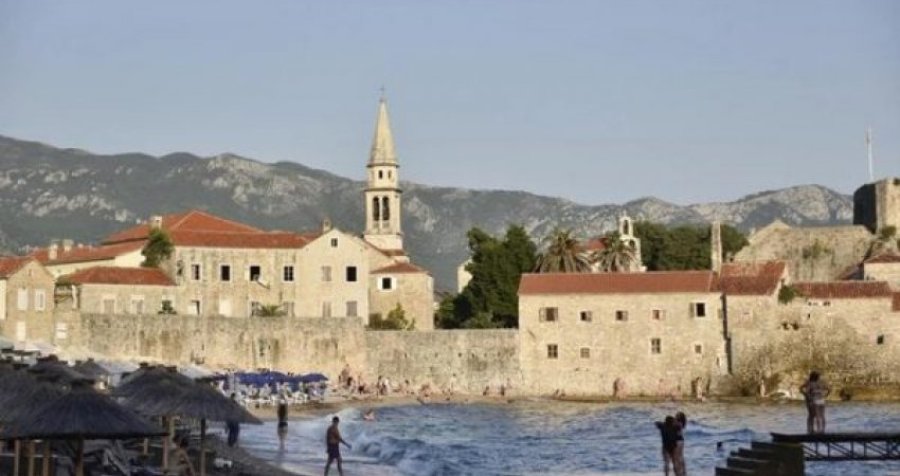 Helmim masiv në Budva, turistët përfundojnë në spital pasi hëngrën në një restorant