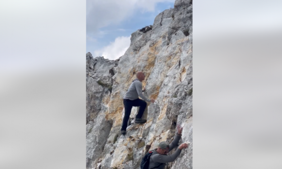 Ramush Haradinaj ngjitet shkëmbinjve me duar dhe këmbë, mos e humbisni këtë video