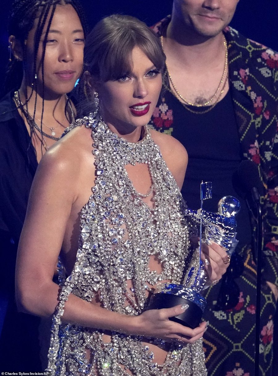 Lista e plotë e fituesve të ‘MTV Video Music Awards 2022”, ja kush triumfoi