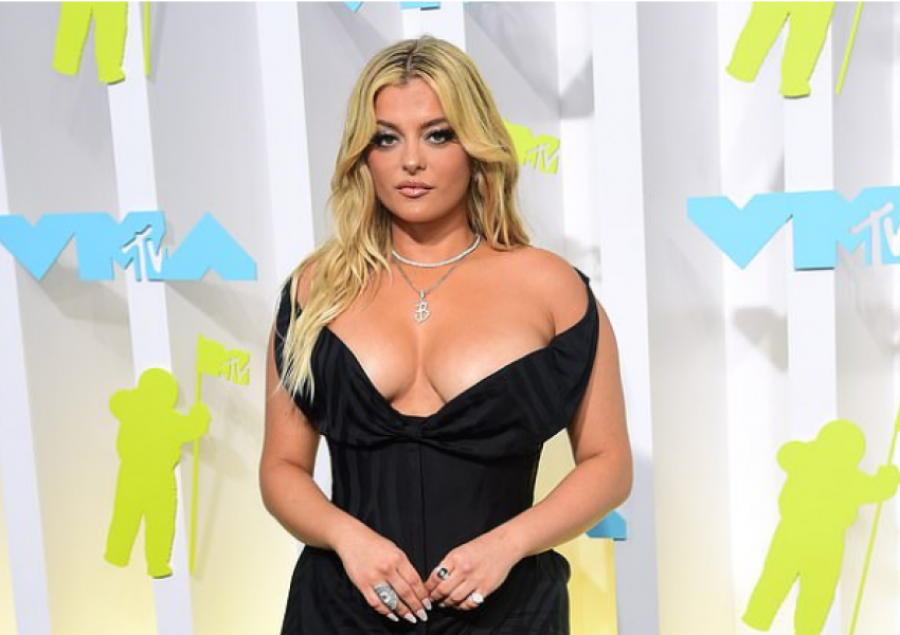 Më provokuese se kurrë, Bebe Rexha mahnit me pamjen e saj në MTV Video Music Awards 2022