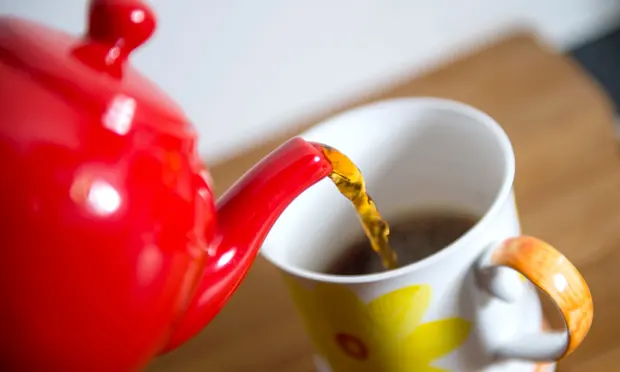 Pirja e çajit mund të lidhet me rrezikun më të ulët të vdekjes, sugjeron studimi