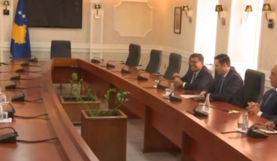 Nis takimi mes Kurtiti, Abdixhikut dhe Haradinajt