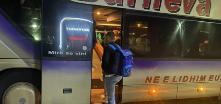 I riu nga Drenasi niset për gurbet, vëllai i tij i uron rrugë të mbarë me një shkrim emocionues