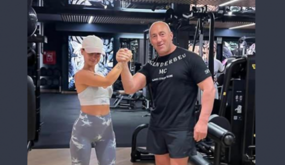 Ramush Haradinaj publikon fotografi me Rina Balajn nga fitnesi