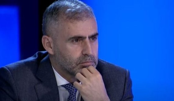 Besnik Berisha i reagon Albulena Haxhiut: Është juristja më e dobët në Kosovë