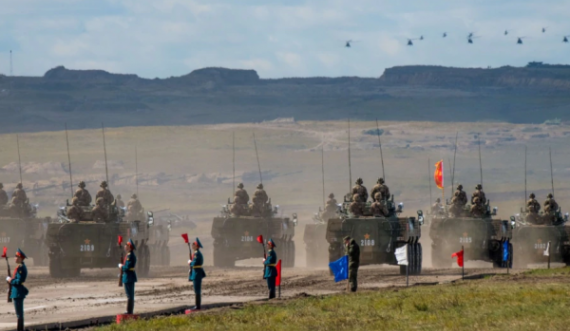 Rusia pritet të nisë stërvitje ushtarake me Kinën dhe Indinë