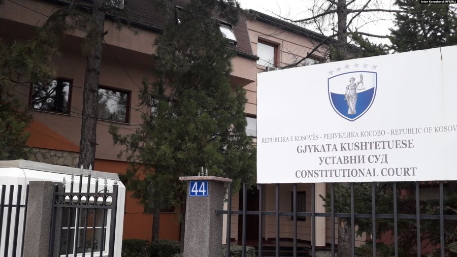 Funksioni i Gjykatës Kushtetuese, si dhe vetë Kushtetuta e Kosovës në dorë të jo profesionistëve
