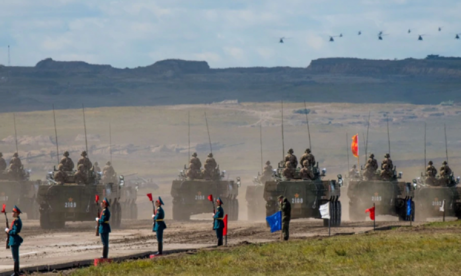 Rusia pritet të nisë stërvitje ushtarake me Kinën dhe Indinë