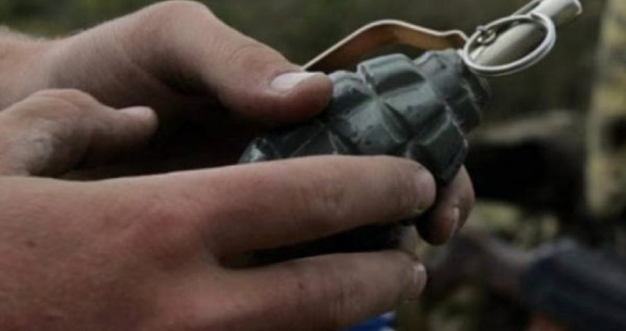 22-vjeçarit i shpërthen granata në punë