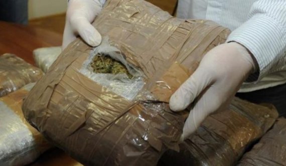 Çerdhja e krimit dhe mafies me trafikim të drogës në Evropë është sistemuar në Shqipëri, dega e sajë është e instaluar dhe vepron e pa penguar edhe në Kosovë