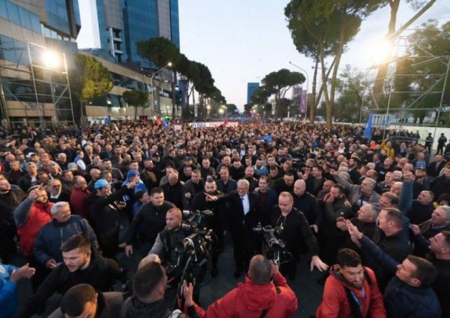 Sot protesta e opozitës. Berisha: Do mbushim sheshin në kryeqytet