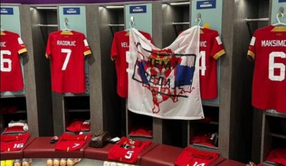 FIFA godet Serbinë, e dënon pasi harta e Kosovës me ngjyrat e flamurit serb u shfaq në zhveshtoret e tyre