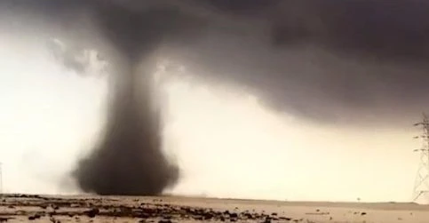 Tornado dhe breshri i rrallë godet Katarin 