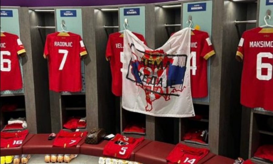 FIFA godet Serbinë, e dënon pasi harta e Kosovës me ngjyrat e flamurit serb u shfaq në zhveshtoret e tyre