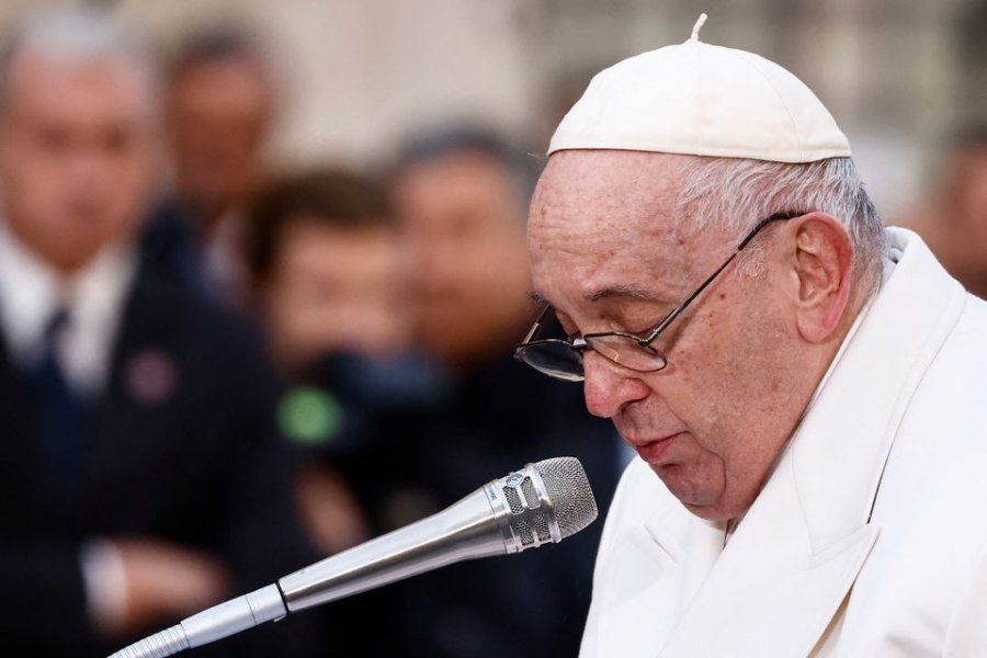 Papa Françesku i gatshëm të veprojë si ndërmjetës