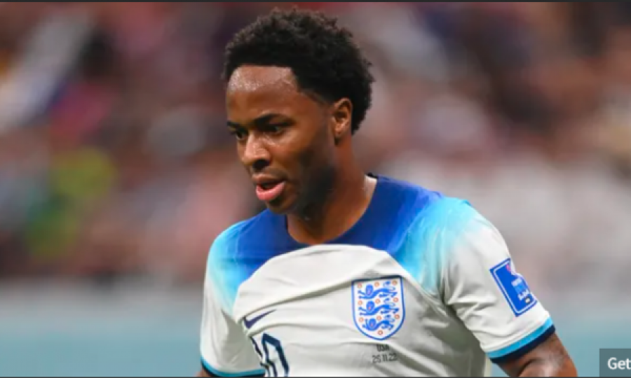 Sterling pagëzohet në një kishë në Xhamajka para debutimit me Arsenalin
