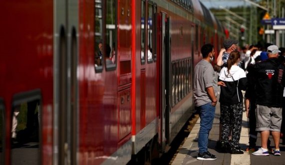 Ekspertët thonë se transporti publik i lirë mund të lehtësojë inflacionin