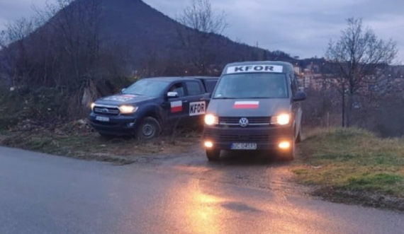 Forcat e KFOR-it dhe të EULEX-it vendosen afër barrikadave në veri
