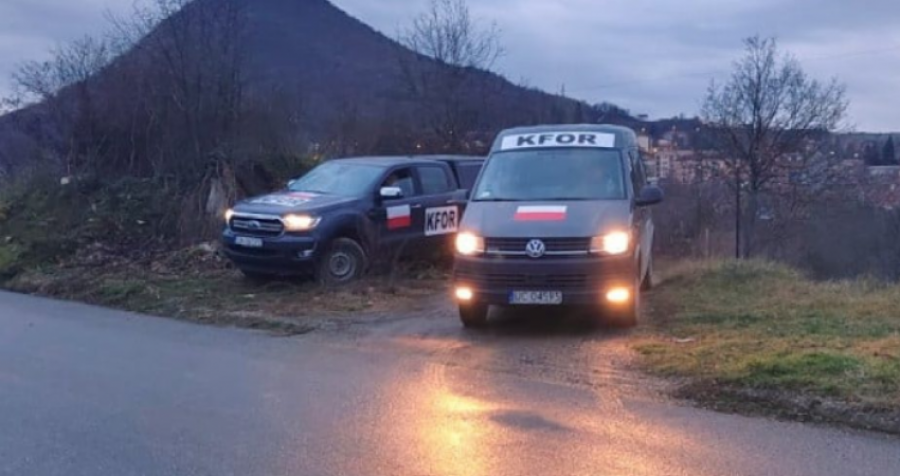 Forcat e KFOR-it dhe të EULEX-it vendosen afër barrikadave në veri