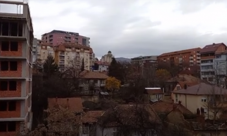 Dëgjohen sirenat në veri të Mitrovicës, në Zveçan grumbullohen serbët
