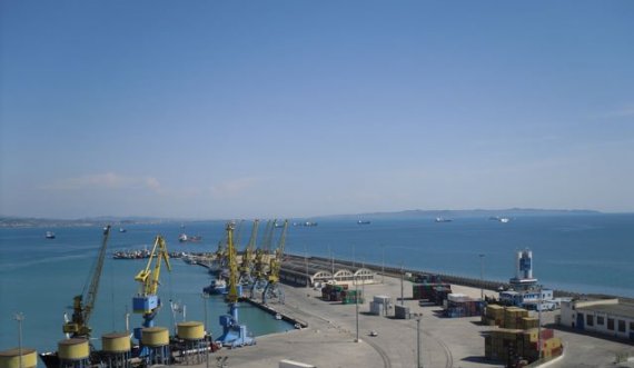 Sekuestrohen 12.000 euro të padeklaruara në Portin e Durrësit, dyshimet që ngriti 41-vjeçari dhe ku i kishte fshehur paratë