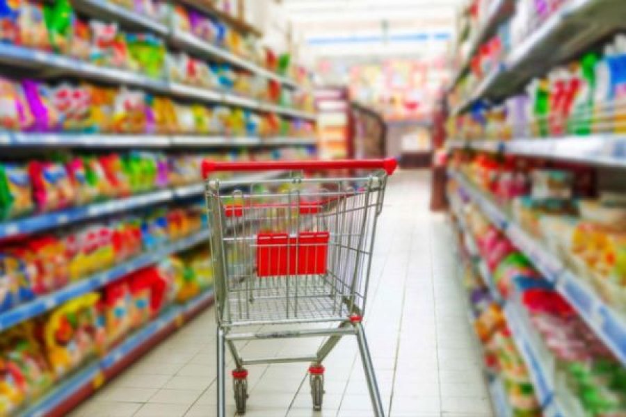Shqiptarët bëhen 'llom' mes vete në një supermarket 