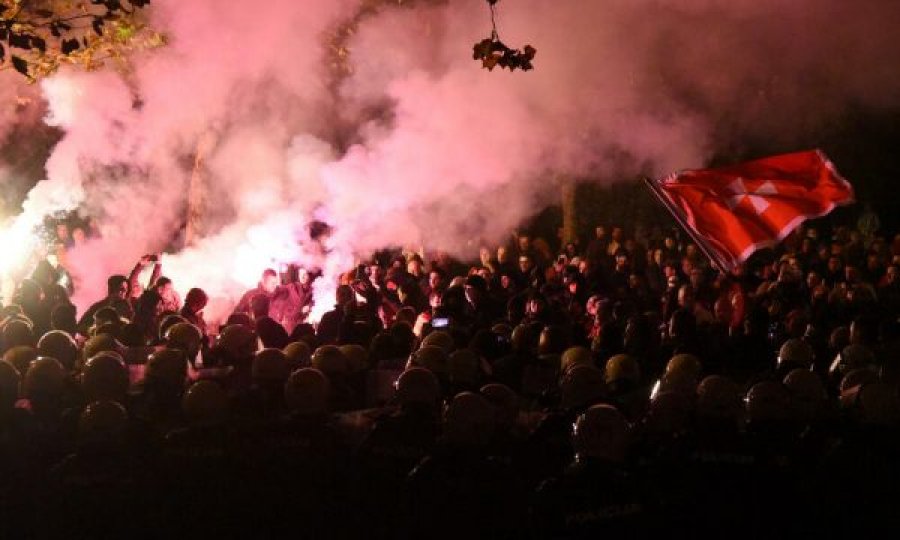 Gjatë protestave në Mal të Zi sulmohen deputetët Genc Nimanbegu dhe Sulja Mustafic