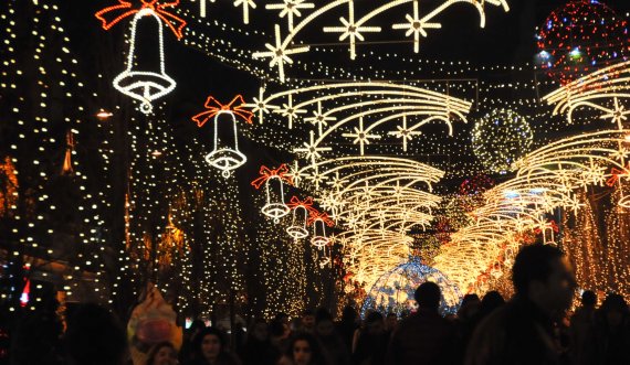 Në Prishtinë sonte ndezen dritat për festat e fundvitit