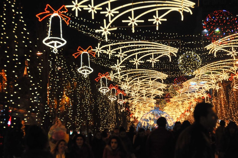 Në Prishtinë sonte ndezen dritat për festat e fundvitit