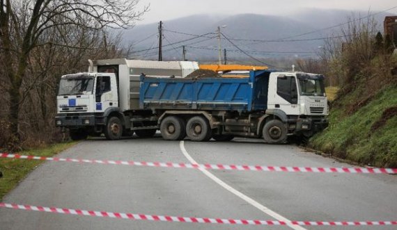 Katër policët e bllokuar në veri zhvendosen në stacionin e Leposaviqit