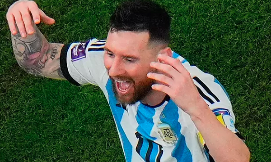 Messi publikon foto me familjen në Katar