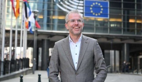Eurodeputeti holandez i jep disa detaje rreth heqjes së vizave për Kosovën: Sundimi i ligjit duhet të jetë në rregull dhe kontrollet e tij kufitare 