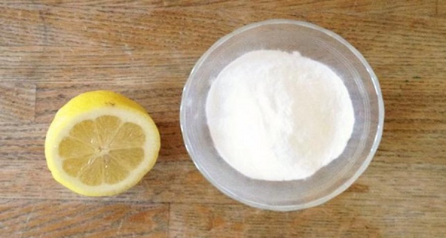 Gjysmë limoni dhe sodë të bukës: Ja çfarë shëron ky kombinim