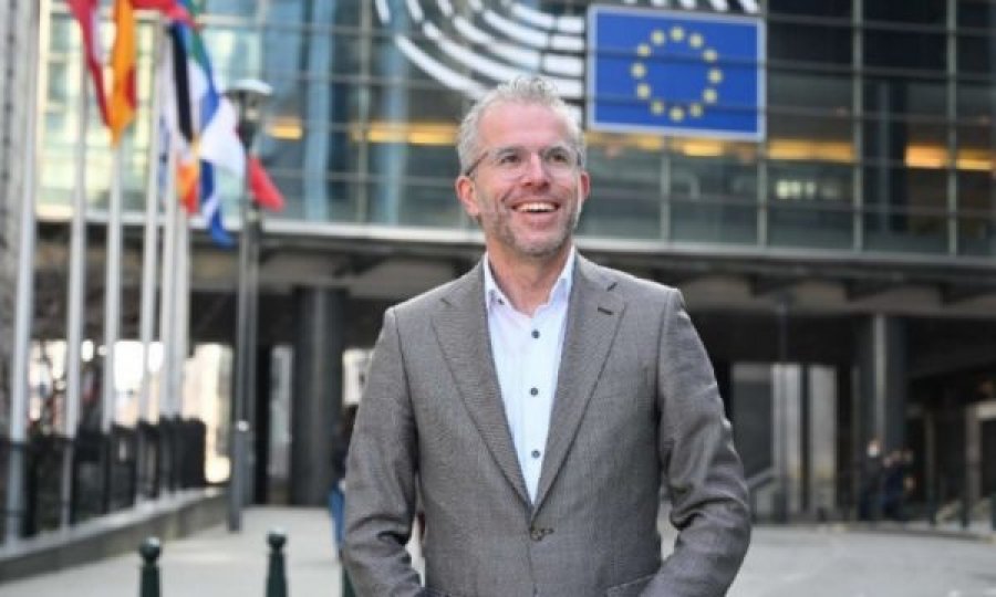 Eurodeputeti holandez i jep disa detaje rreth heqjes së vizave për Kosovën: Sundimi i ligjit duhet të jetë në rregull dhe kontrollet e tij kufitare 