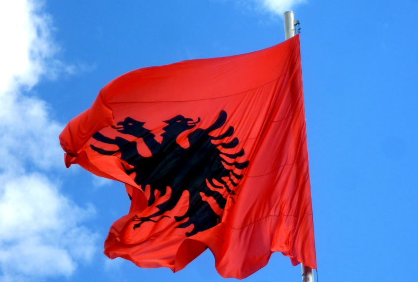 Në Shqipëri duhet të largohen nga skena politike e gjithë garda e liderëve të korruptuar dhe të konsumuar, të lidhur ngushtë në dekada me krimin e organizuar!
