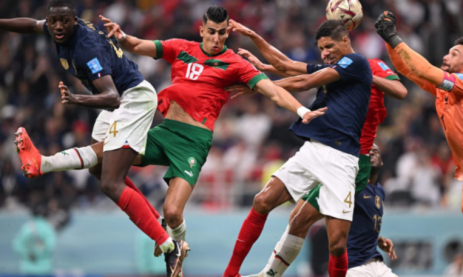 Dy futbollistët e radhës të Francës, Varane dhe Konate,  të prekur nga gripi