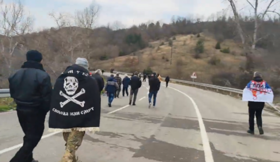 Pasi protestuan afër kufirit, serbët kthehen në shtëpi