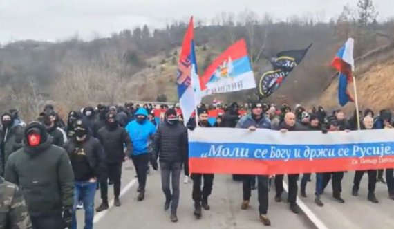  Fillon protesta e serbëve përtej kufirit