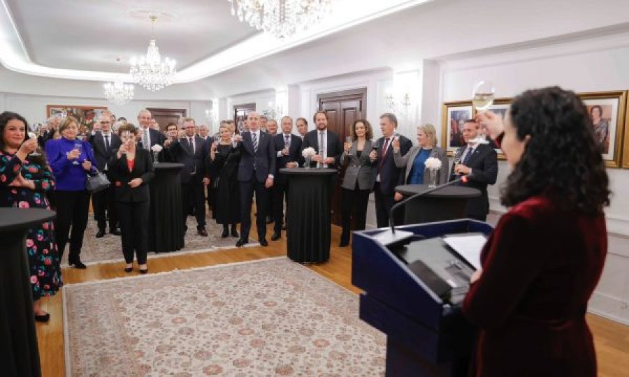 Osmani organizon pritjen e fundvitit për miqtë ndërkombëtarë të Kosovës