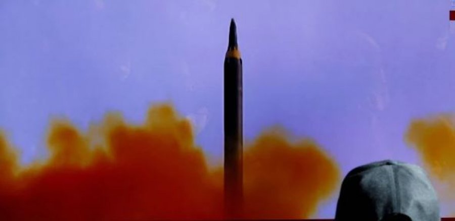 Koreja e Veriut lëshon disa raketa