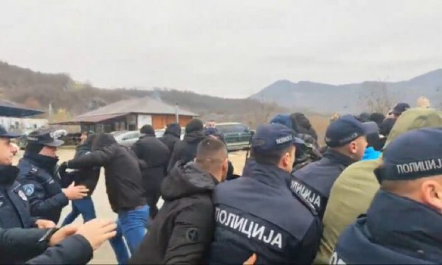 Kaosi i ekstremistëve serbë në Jarinjë: Në përleshje me policinë morën pjesë edhe tifozët e Zvezdës