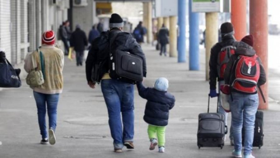 Nuk ka të ndalur ikja, mbi 13 mijë shqiptare u regjistruan si azilkërkues në Britani për 9 mujorin e 2022