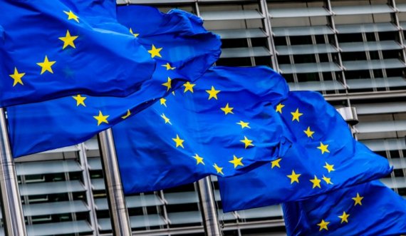 Referendum për ta rrëzuar planin e BE-së po kërkon partia popullore