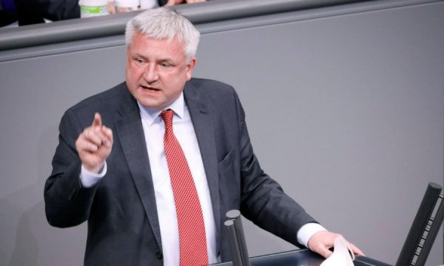 Deputeti gjerman: Kurti dhe Vuçiq duhet të ulen në tavolinë edhe nëse i bërtasin njëri – tjetrit, momentalisht mungon diçka për Asociacionin