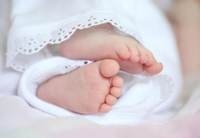 Babai i foshnjës i kishte parë copat e trupit, rrëfimi rrëqethës që ndodhi në spitalin e Pejës